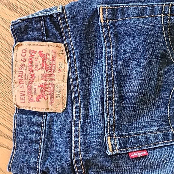 Like-New Levi's - Picture 2 of 3
